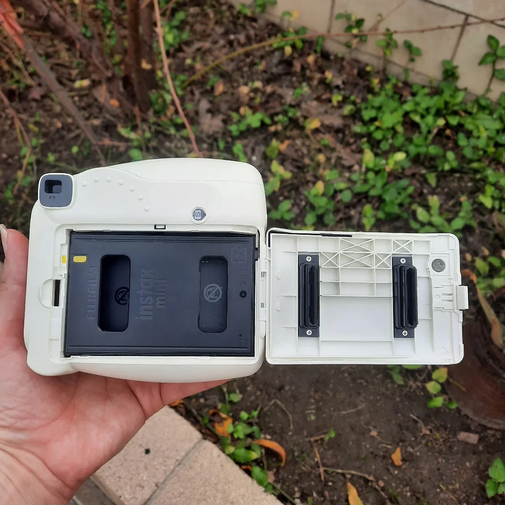 Fujifilm Instax Mini 8 Instant Camera White Turns On Not Working Parts ONLY!!!